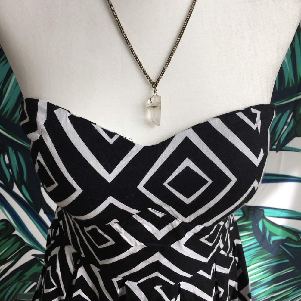 NWOT 🏝VACATION READY!🏝 Strapless B & W Dress - Picture 4 of 8